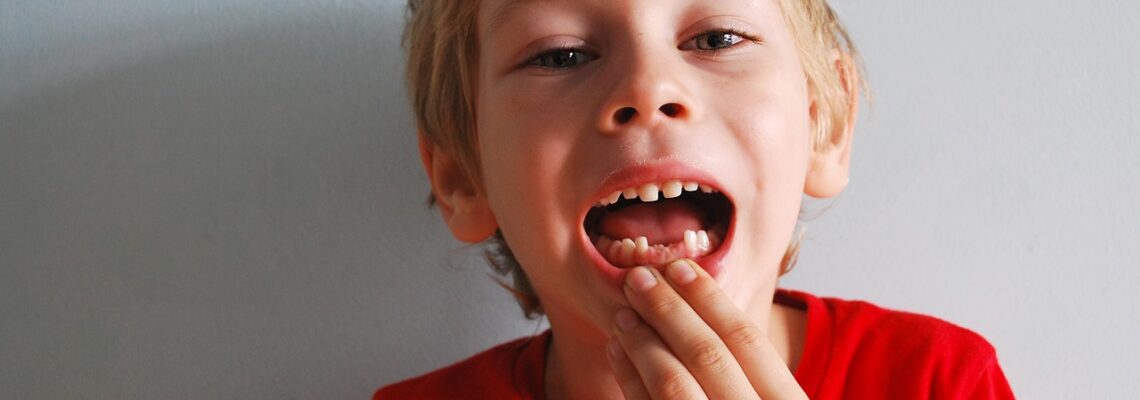 Come capire se un dente è da latte o permanente?